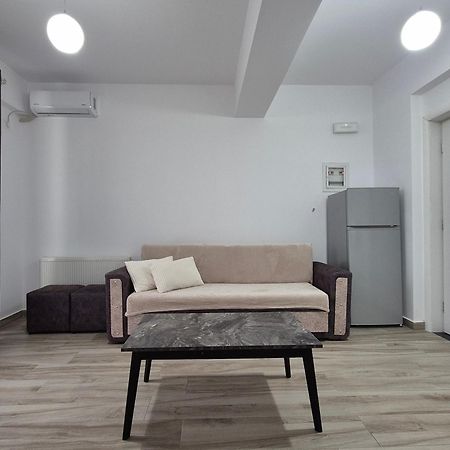 Flore Rooms Sarandë エクステリア 写真