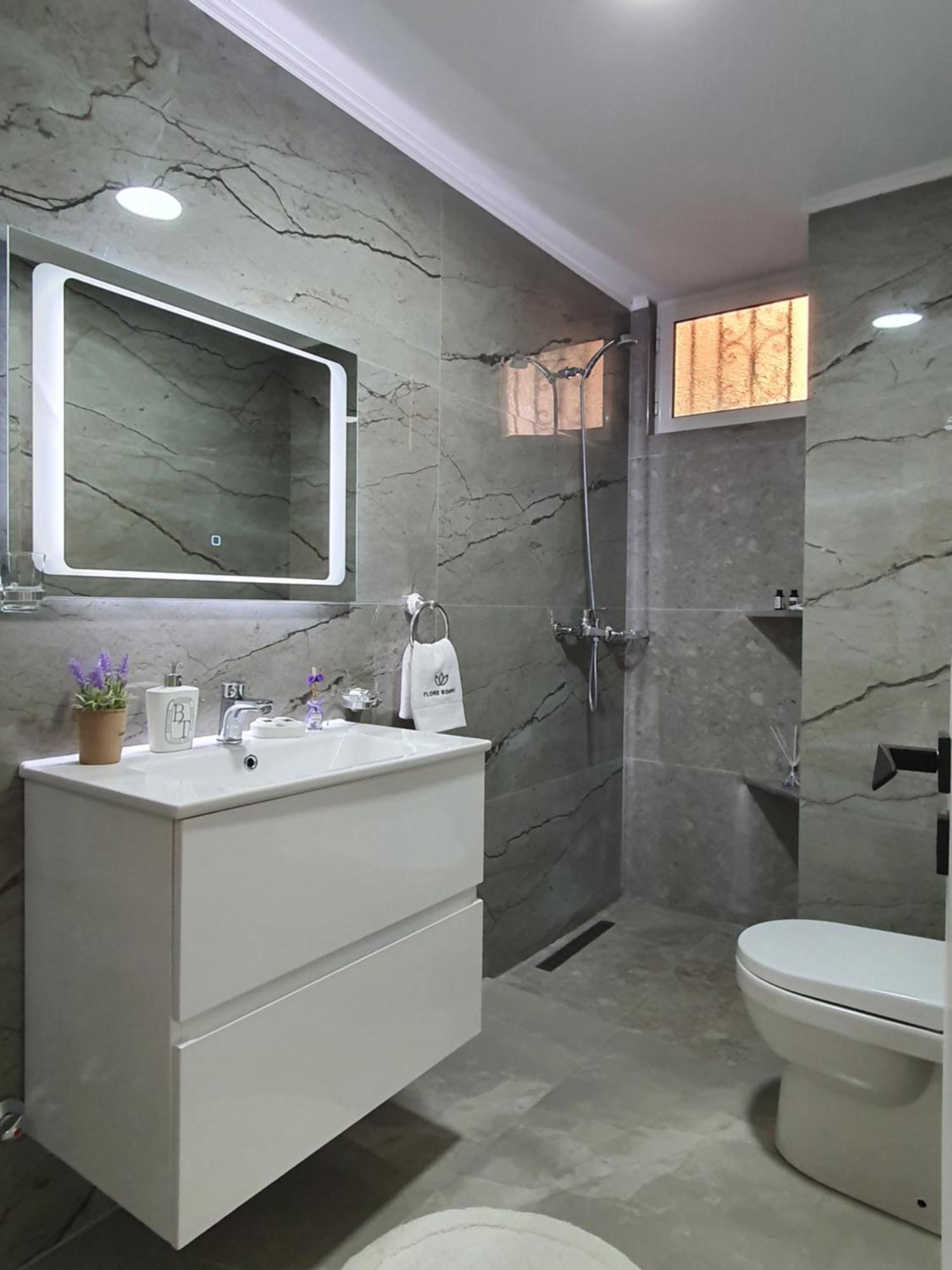 Flore Rooms Sarandë エクステリア 写真