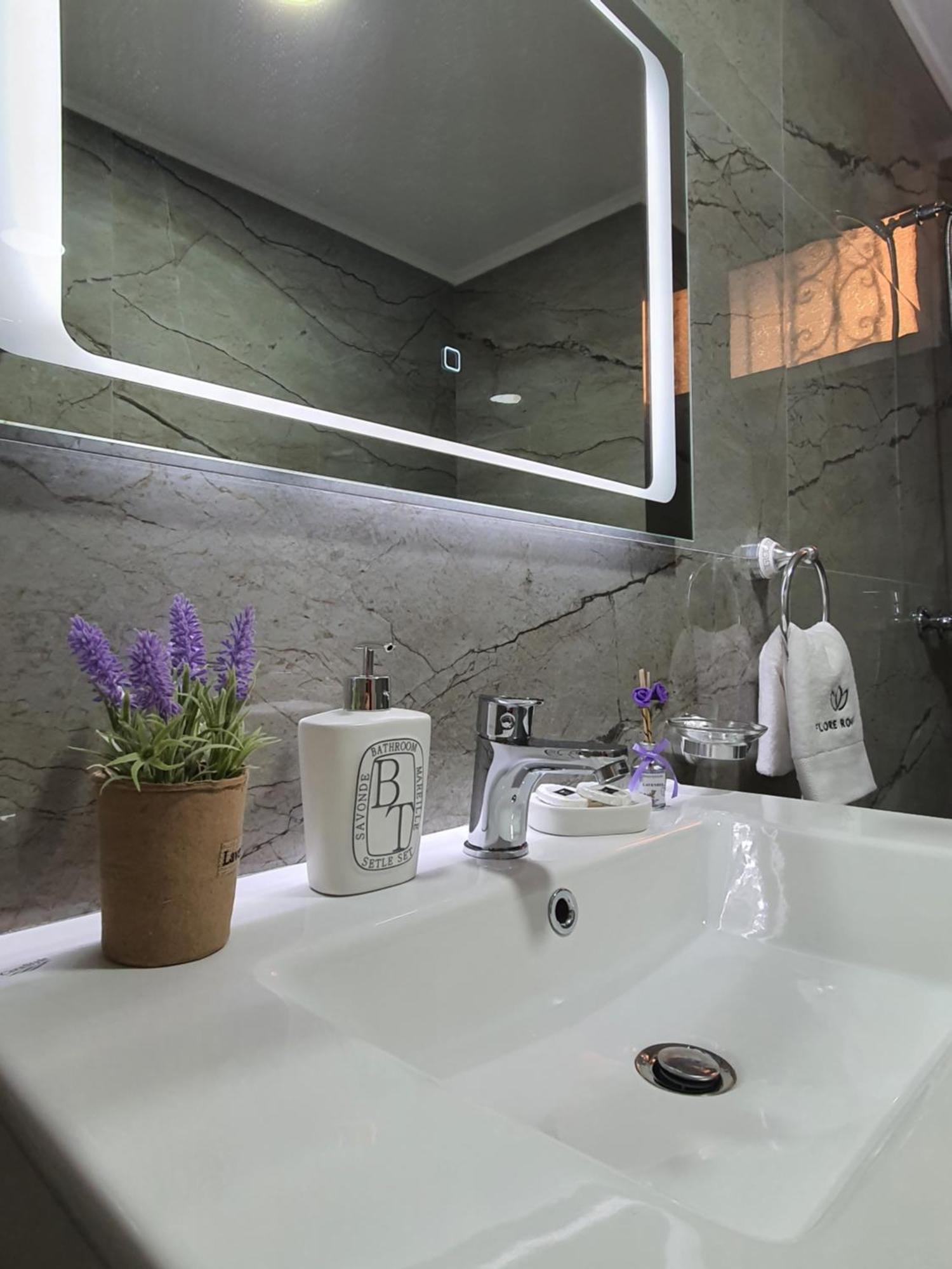 Flore Rooms Sarandë 部屋 写真