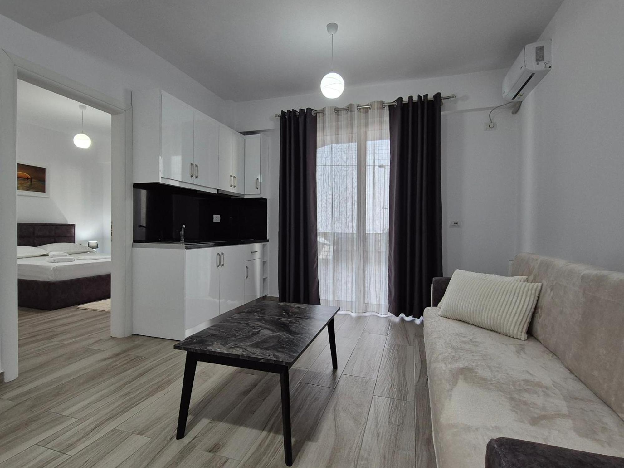 Flore Rooms Sarandë エクステリア 写真