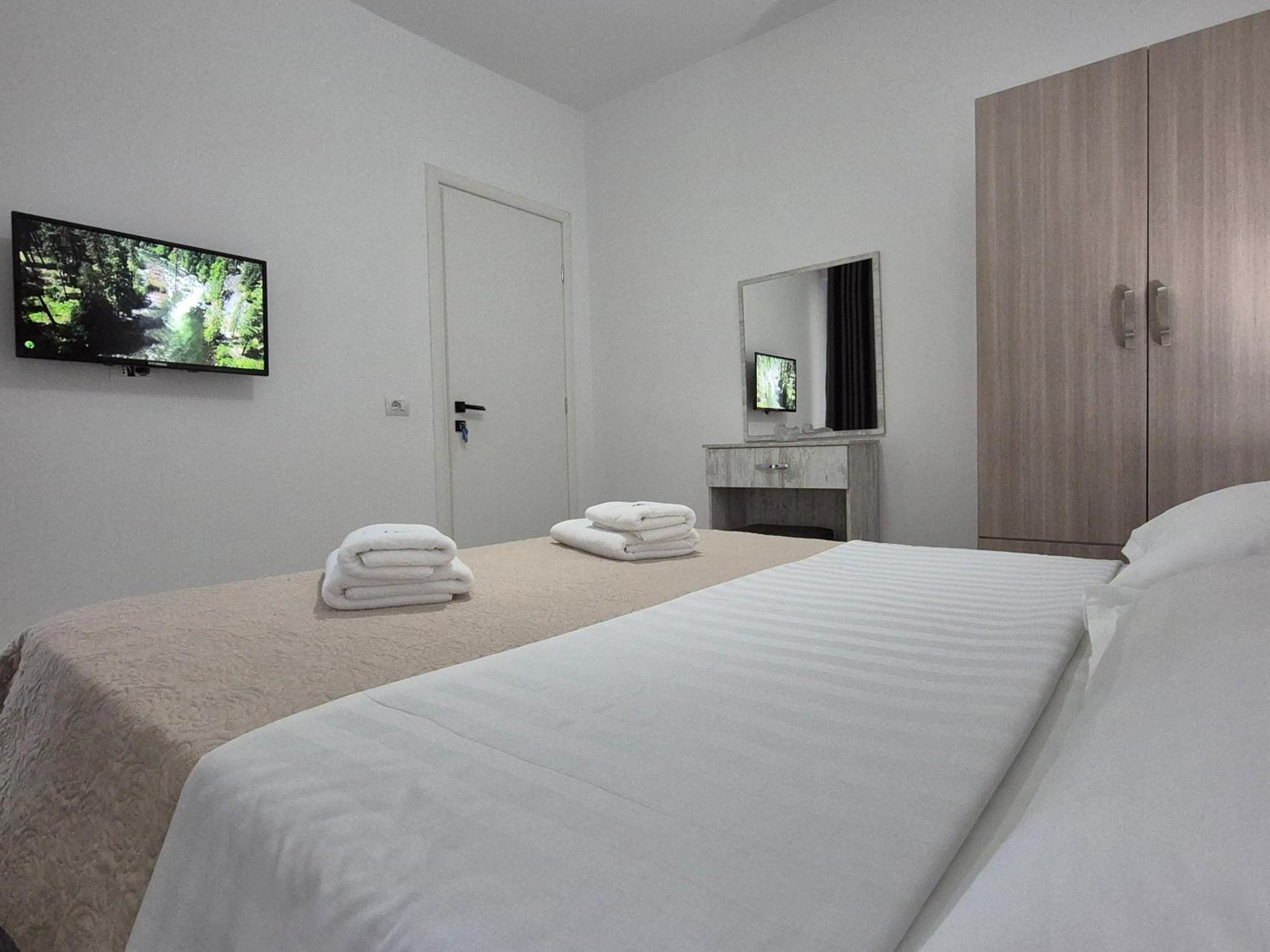 Flore Rooms Sarandë エクステリア 写真