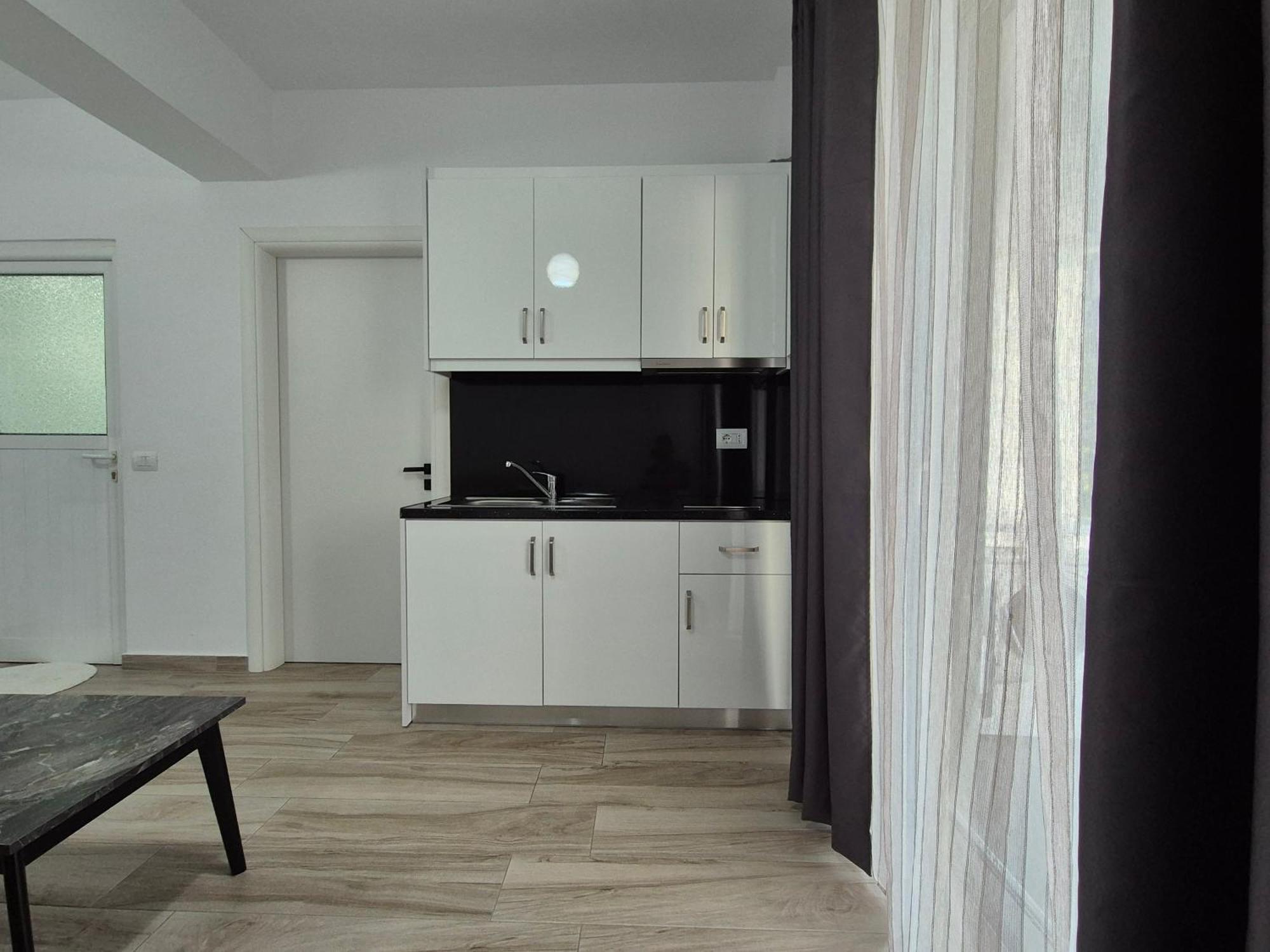 Flore Rooms Sarandë エクステリア 写真