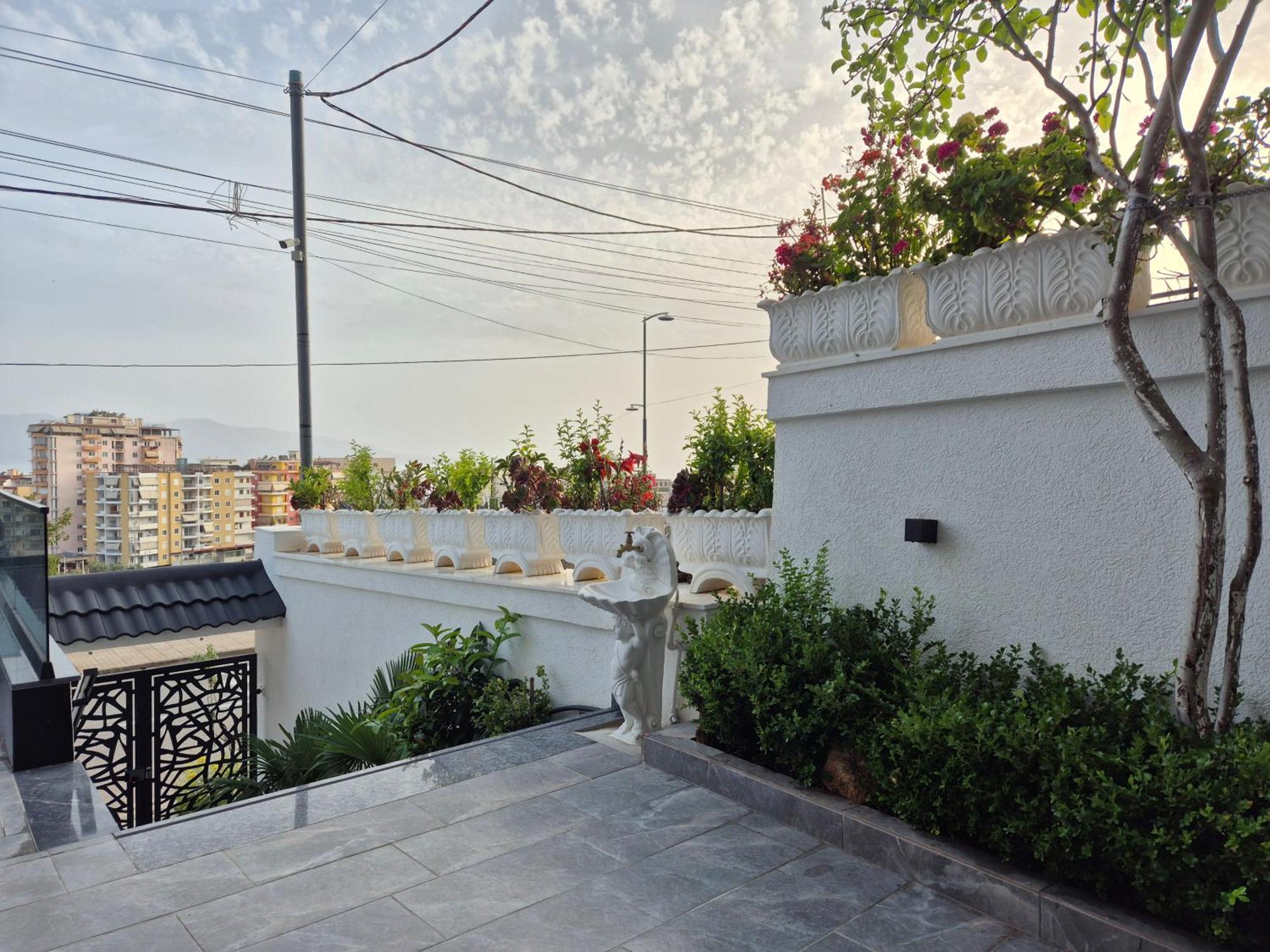 Flore Rooms Sarandë エクステリア 写真